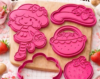 Può includere: Tagliapasta rosa a forma di fragola, nuvola, cestino e personaggio. L'immagine include il testo "Sweet Strawberry Cookie Cutter STL Pack" e "Digital Download."