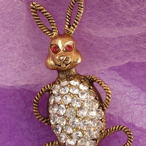 Vintage Rhinestone Bunny Rabbit Figural Brooch Pin