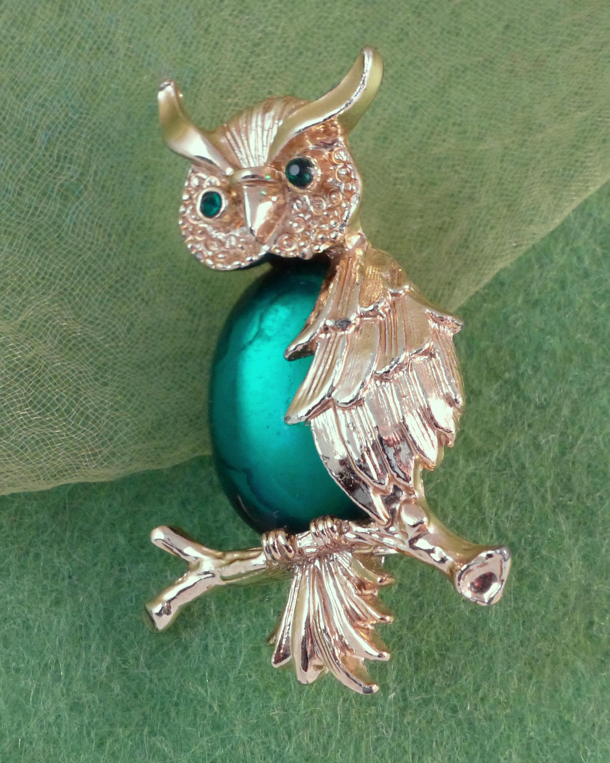 Vintage Gerrys Owl Brooch: Green Rhinestone Figural Bird Pin