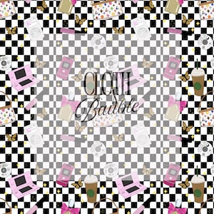 Op de afbeelding: Een zwart-wit geruit patroon met verschillende afbeeldingen, waaronder een roze handheld-spelconsole, een bruine koffiebeker, een roze lippenstift, een doorzichtige fles met een roze strik, een witte en bruine cd, een witte en bruine iPod, een bruine handtas met een wit en bruin patroon en een bruine vlinder.