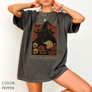 Tarotkaart Black Cat Comfort Colors®-shirt, shirt zwarte kat heks, T-shirt Witchy Cat, cadeau Spooky Cat, T-shirt Halloween Black Cat, cadeau kattenliefhebber, cadeau kattenliefhebber