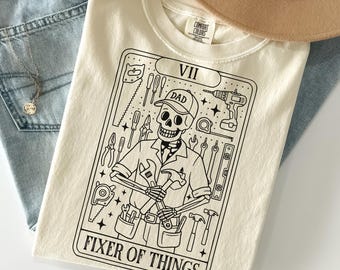 Chemise de tarot Fixer of Things Comfort Colors®, t-shirt squelette homme à tout faire amusant, chemise pour papa avec carte de tarot, cadeau pour la fête des pères, t-shirt pour mari, cadeau pour papa