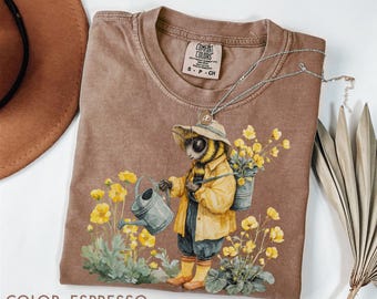 Camiseta Jardineiro Abelha Comfort Colors, Camiseta Jardineiro com Abelhas e Botânica, Camiseta Estilo Cottagecore, Camiseta com Flores Silvestres Amarelas, Presente para Amantes de Abelhas, Presentes para Jardineiros