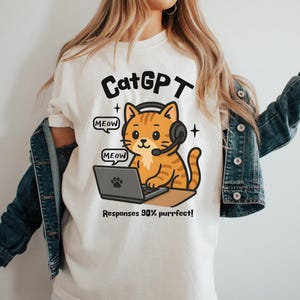 Camiseta unisex con humor sobre IA y tecnología CatGPT: un divertido regalo con memes de gatos y GPT para desarrolladores, programadores y amantes de las mascotas.