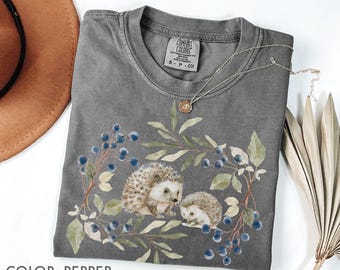 Camiseta con estampado floral de erizo Comfort Colors®, camiseta con animales del bosque, camiseta con estampado de vida silvestre cottagecore, camiseta para amantes de la naturaleza, camiseta con flores silvestres, regalo para el Día de la Madre