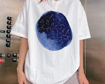 Sternbild Astrologie Shirt Comfort Colors®, Sternenlicht-Nachthimmel-Shirt, Sternenkarte-Astrologie-T-Shirt, Weltraumgeschenk, Sternzeichengeschenk