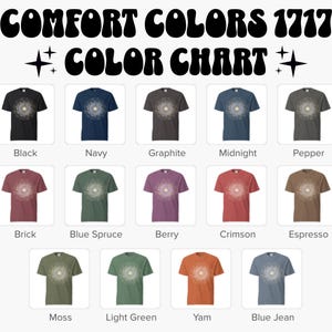Pode incluir: Um gr&aacute;fico de cores exibe camisetas pretas, azul marinho, grafite e meia-noite. O texto "COMFORT COLORS 1717 COLOR CHART" est&aacute; no topo. Cada camisa apresenta um design circular.