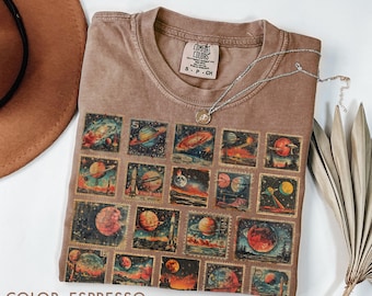 Camiseta Comfort Colors® com Estampa Celestial, Camiseta Vintage do Sistema Solar, Presente de Ciência Cósmica, Camiseta com Estética Astronômica, Presente Gráfico Cósmico de Selos