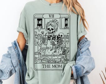 Chemise carte tarot maman Comfort Colors®, chemise maman squelette drôle, chemise maman tarot, chemise maman humour noir, chemise maman gothique, cadeau pour la fête des mères