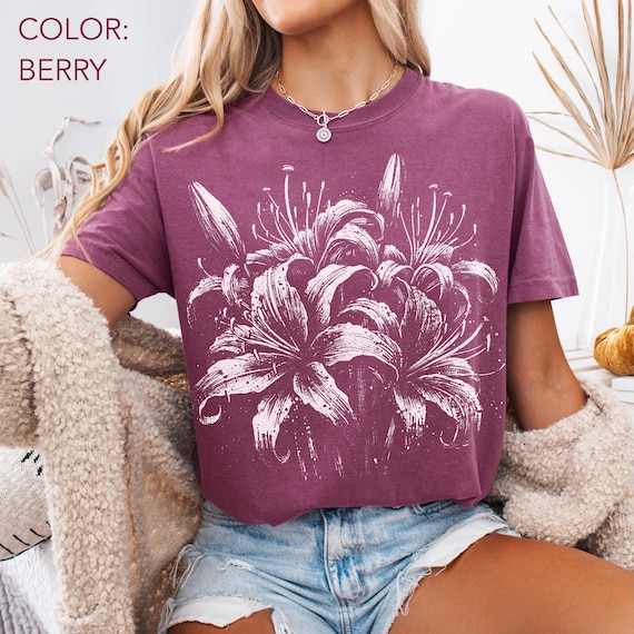 トップス Lily by Risa Bloom Lace T-Shirts Lily Bloom Shirt Comfort Colors®, Linocut Spider Lilies Flower