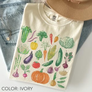 Camiseta com estampa de vegetais Comfort Colors®, camiseta para feira de produtores, camiseta com estampa de vegetais botânicos, camiseta Cottagecore, presente para horta, camiseta para amantes de plantas