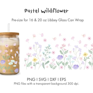 Puede incluir: Un envoltorio de lata de vidrio con un diseño de flores silvestres en tonos pastel. El envoltorio está predimensionado para latas de vidrio Libbey de 473 ml y 591 ml. El diseño presenta una variedad de flores y follaje en colores pastel. También incluye el texto "Pastel wildflower".