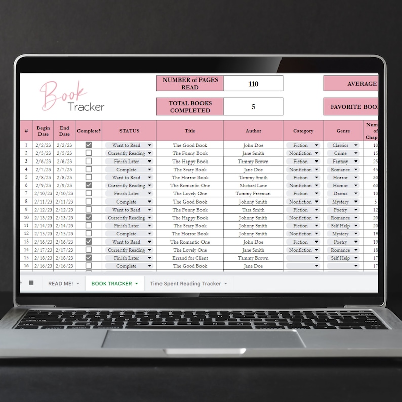 Op de afbeelding: Een laptopscherm dat een spreadsheet met een boektracker laat zien met kolommen voor boektitel, auteur, categorie, genre en aantal hoofdstukken. De spreadsheet is georganiseerd op datum en bevat selectievakjes voor voltooide boeken. De spreadsheet laat zien dat 110 pagina's zijn gelezen en 5 boeken zijn voltooid.