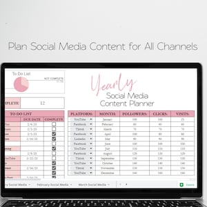 Może przedstawiać: Ekran laptopa wyświetlający r&oacute;żowo-biały planer treści medi&oacute;w społecznościowych z tytułem "Yearly Social Media Content Planner". Planer zawiera kolumny dla platformy, miesiąca, obserwujących, kliknięć i odwiedzin. Planer jest podzielony na sekcje dla każdego miesiąca roku.