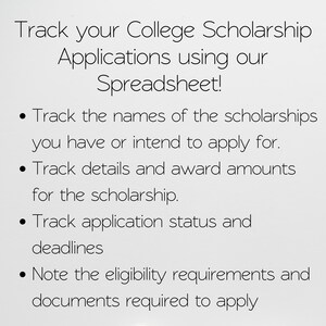 Puede incluir: Un fondo blanco con texto negro que dice "Track your College Scholarship Applications using our Spreadsheet!" y cuatro vi&ntilde;etas con instrucciones sobre c&oacute;mo usar una hoja de c&aacute;lculo para realizar un seguimiento de las solicitudes de becas universitarias.