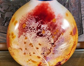 Desert Sunrise Reticulated Powders Pocket Vase with a Duro Vanilla Random Wrap.