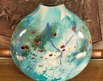 Aqua Blossoms Reticulated Powders Pocket Vase with a Duro Lapis Blue Random Wrap.