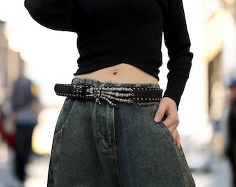 Y2K Punk Skull Hand Belt for Women, Alt Grunge Studded Waistband with Silver Chain, Gothic Streetwear Accessory, Egirl Retro Aesthetic Belt