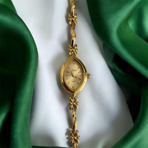 Vintage Gold Dainty Watch - Etsy display picture 3