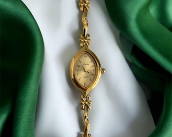 French Retro Gold Women’s Watch - Elegant Small Dial Waterproof Quartz Bracelet - Vintage Style Roman Numeral Scale - Gift for Her