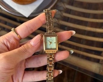 SKMEI 2315 Luxury Women's Quartz Watch, Stainless Steel Waterproof Wristwatch, Backlit Dress Watch for Her, Elegant Silver Gold Sport Watch