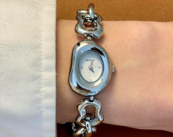 Personalized Vintage Wristwatch for Women - Unique Shape Bracelet Watch for Girls - Cute Retro Jewelry Watch - Custom Engraved Gift for her