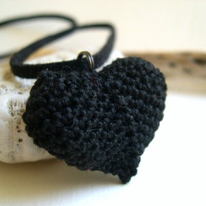 Black heart pendant - Black heart charm - Gen z necklace - Valentine&#39;s day gift - Crochet jewelry - Girlfriend gift - black jewelry