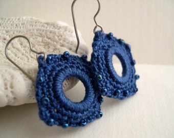 Blauwe vierkante gehaakte oorbellen - Kanten modetrends - Verjaardagscadeau vriendin - iets blauwe oorbellen - Bruidsmeisjesoorbellen - boho chic