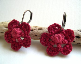 Red and pink earrings, lace earrings, Flower earrings, gift for her, lightweight earrings, spring summer earrings, cute floral earrings