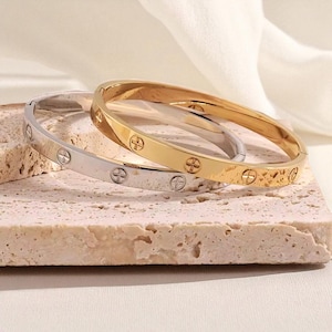 Elegant Bangles Bracelet for Women – Timeless Wrist Bracelet, Classic Invisible Setting - Perfect Gift for Moms & Girlfriends