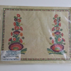 FLOWER SAMPLER From Denmark - Vintage (8) Paper Placemats No. 2044 - Danish Handcraft Guild of Copenhagen -  #1525