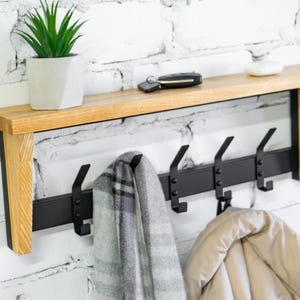 Wandregal mit Haken – Holz und Metall Garderobe – Garderobe für den Eingangsbereich – Handgefertigte Hakenleiste – Industrielles Rustikales Regal für Schlüssel & Pflanzen