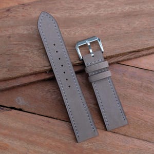 Handgjort klockarmband i grått nubuckläder - Anpassa, anpassa. Alla storlekar