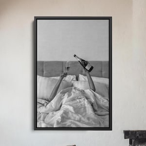 Kobieta Pijąca Wino w Łóżku Płótno - Czarno-Biały Feministyczny Plakat, Dekoracja Ścienna Alkoholowa Do Pokoju Dziewczynki