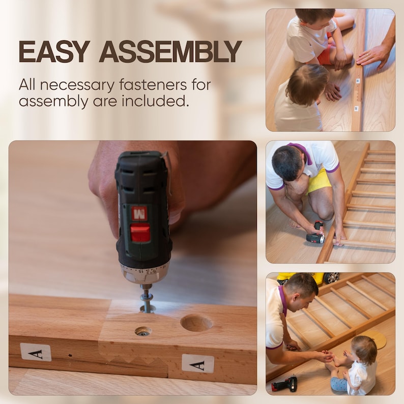 Op de afbeelding: Eenvoudige montage-instructies voor een houten ladder. De afbeelding toont een persoon die een boormachine gebruikt om de ladder in elkaar te zetten. De tekst "EASY ASSEMBLY" wordt bovenaan de afbeelding weergegeven. De tekst "All necessary fasteners for assembly are included." wordt onder de titel weergegeven.