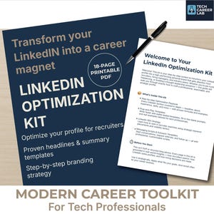 Könnte beinhalten: Ein dunkelblaues PDF-Handbuch mit dem Titel "LinkedIn Optimization Kit" mit dem Text "Verwandeln Sie Ihr LinkedIn in einen Karrieremagneten". Ein schwarzer Stift liegt auf dem Handbuch. Das Handbuch verspricht, Profile für Personalvermittler zu optimieren.