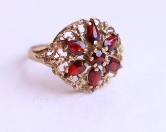 NO TARIFF Vintage Flower Garnet Ring Yellow Gold 375 Size 7