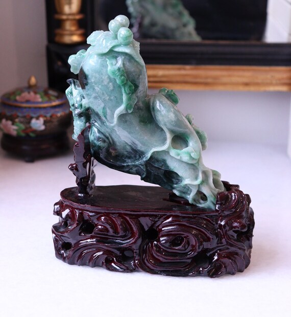 翡翠，置物，文房具，彫刻 ，木製台座付き 翡翠，置物，文房具，彫刻