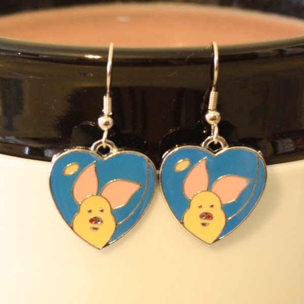 Azul pendientes de corazón de cochinillo - esmalte encanto - joyas para niños - mujeres joyas - winnie pooh y amigos