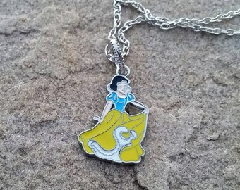 SNOW WHITE PRINCESS PENDANT NECKLACE STRONG 16 INCH GIFT BOX BIRTHDAY PARTY 
