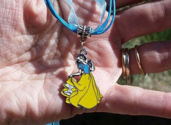 SNOW WHITE PRINCESS PENDANT NECKLACE STRONG 18 INCH GIFT BOX BIRTHDAY PARTY