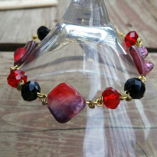 Red Polished Shell and Crystal Bead Bracelet Chain Linked Women's Bracelet, Red and Black Jewelry, Elegant Chunky Accessories, Gifts for her