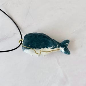 Sperm Whale Worry Stone Keychain – Jesmonite Thumb Stone for Anxiety Relief – Calming Bag Charm with Acupressure & Sensory Details
