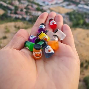 12 Obstgläser - Miniatur Marmeladenglas Set - Mini Küche Dekor, Wohnkultur Akzente, Diorama & handgemachte Miniaturen