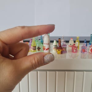 Miniature Resin Drink Bottles – Set of 10 Mixed Styles | Dollhouse Accessories | Kawaii Mini Bottles | Mini Food Props | Tiny Kitchen Decor