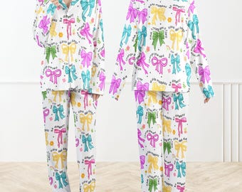 Inspirerende pyjamaset met strik, pyjama met positief citaat, kleurrijke nachtkleding met lint, pyjama voor geestelijke gezondheid, zelfliefde pyjama, leuk esthetisch loungewearcadeau