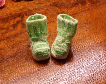 Variegated green baby booties
