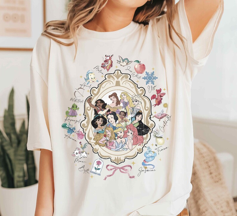 Disney Princess Sketch Frame T-shirt, Vintage Ariel Elsa Vaiana Mulan Grafisk T-shirt, Magiska Karaktärer Estetisk T-shirt, Disney Fan Gåva bild 4