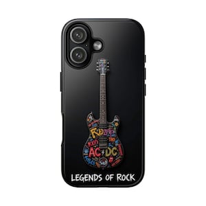 Pode incluir: Capa de telefone preta com um design de guitarra colorida com nomes de bandas como AC/DC e Led Zeppelin. O texto "Legends of Rock" está na parte inferior. A capa tem um acabamento brilhante.