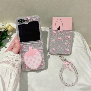 Strawberry Glitter-hoesje voor Samsung Z Flip 6 5 4 3 – Bow Charm Cover met kaarthouder en armband